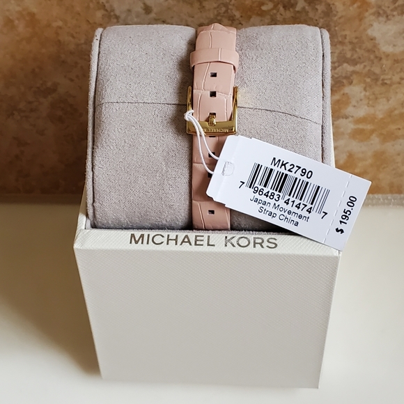 Michael Kors Watch - Picture 3 of 5